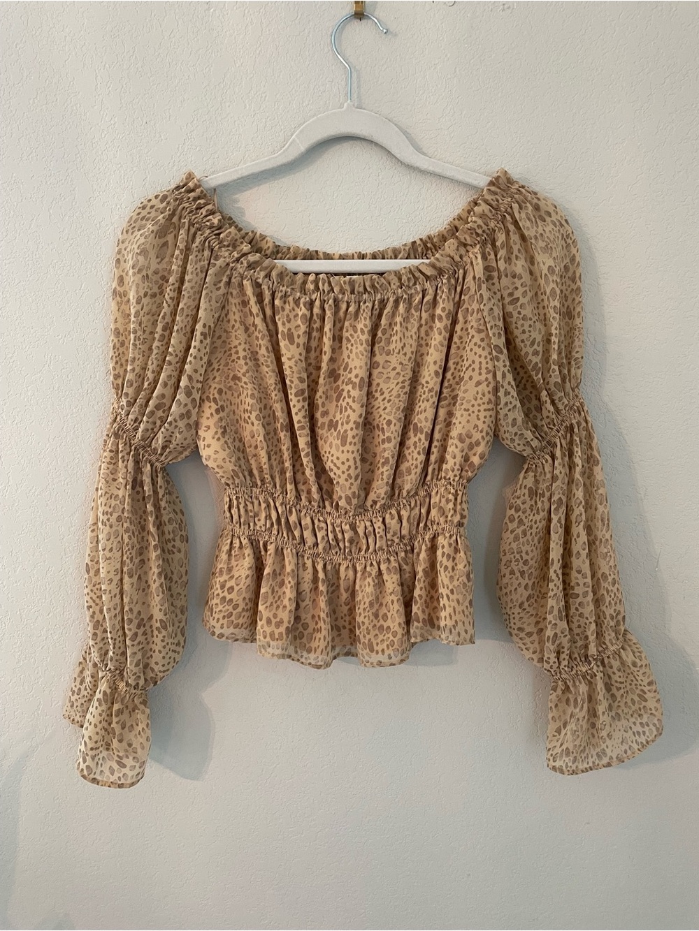 Wayf Off the Shoulder Peplum Long Sleeve Date Night Top Medium Animal print